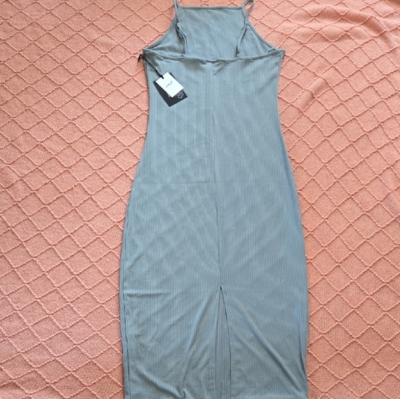 Chic Sleeveless Gray Midi Dress - Picture 3 of 3